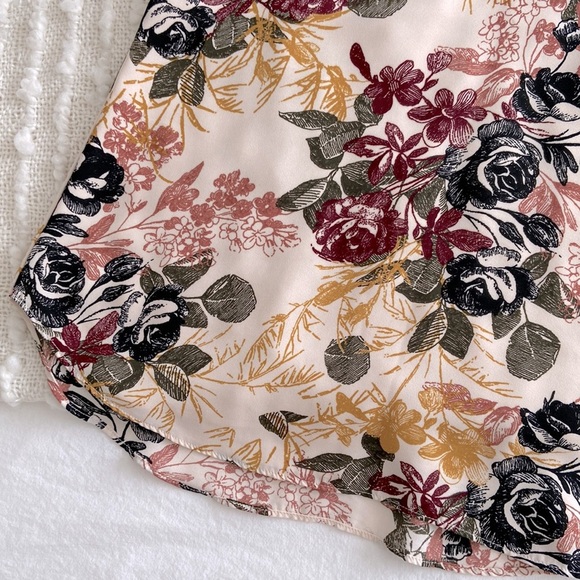 RW&CO. Silky Crepe Wide Strap Floral Printed Cami Blouse | Size XS - Picture 4 of 8